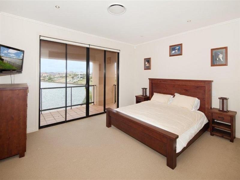 13 Annies Court, Benowa QLD 4217