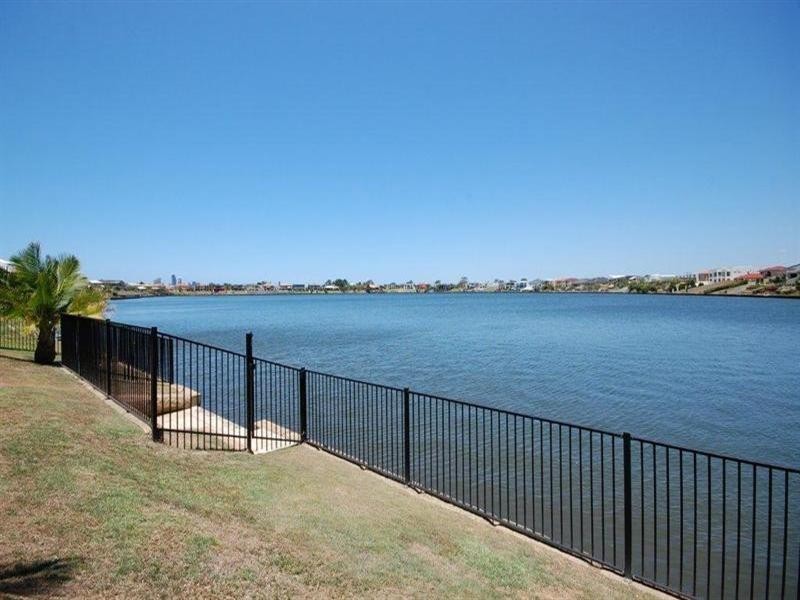 13 Annies Court, Benowa QLD 4217