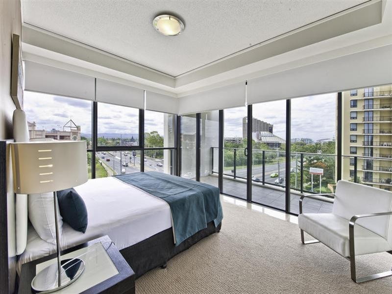 22 Surf Parade, Broadbeach QLD 4218