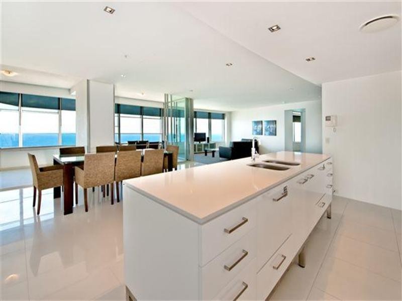 9 Hamilton Avenue, Surfers Paradise QLD 4217