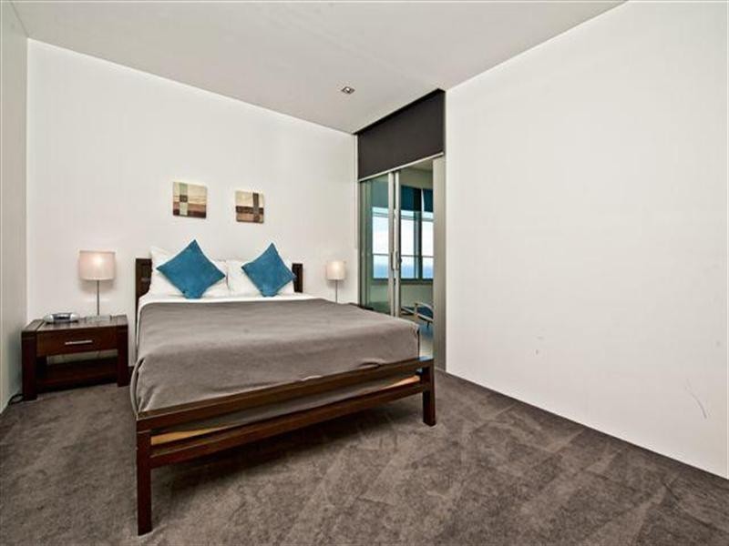9 Hamilton Avenue, Surfers Paradise QLD 4217
