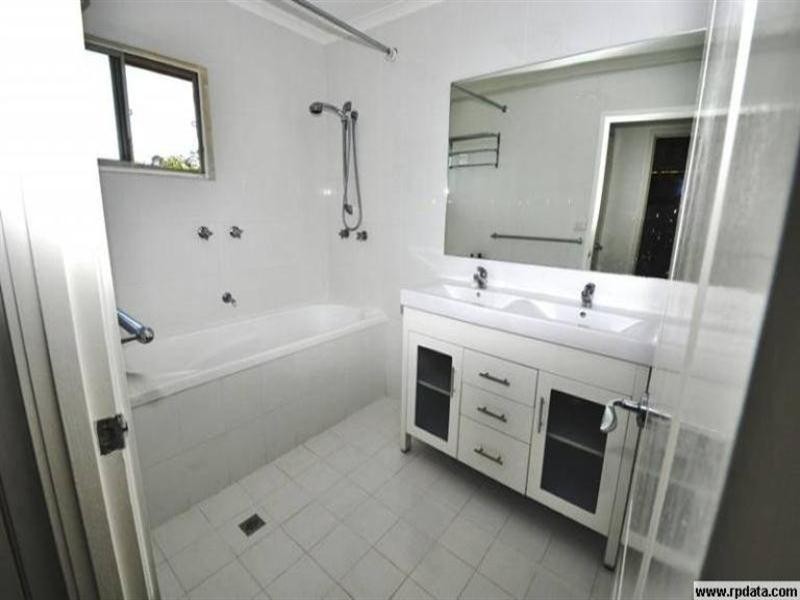 3 Grevillia Avenue, Southport QLD 4215