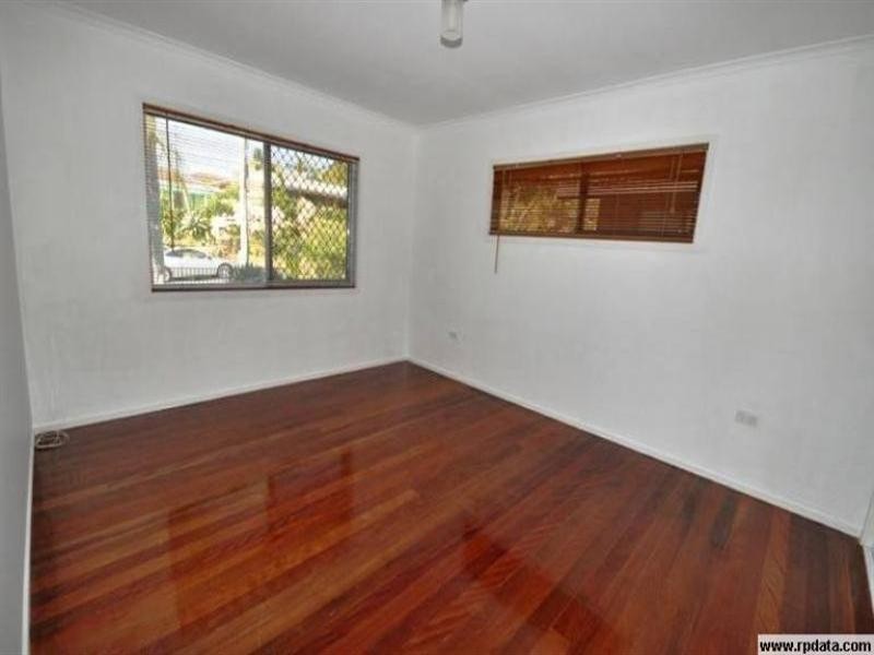 3 Grevillia Avenue, Southport QLD 4215