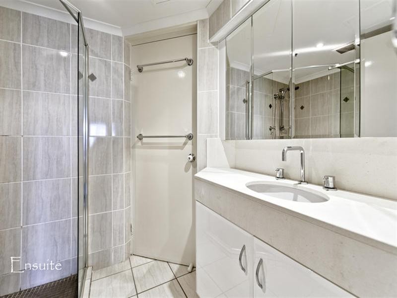 2 Admiralty Drive, Surfers Paradise QLD 4217