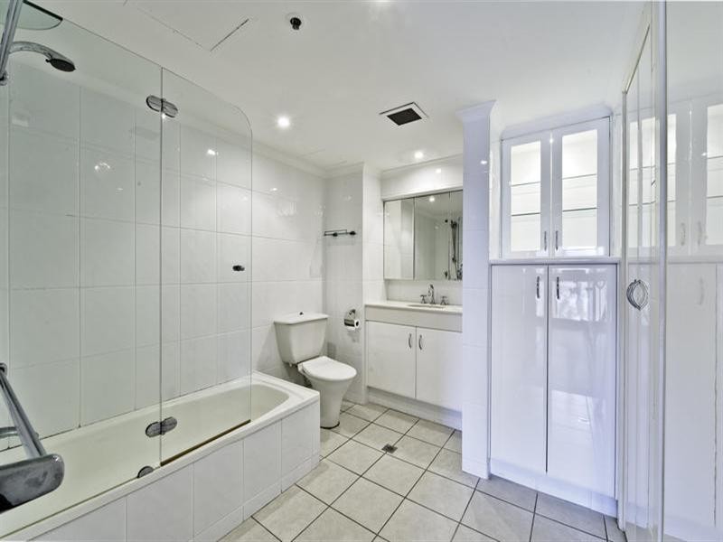 2 Admiralty Drive, Surfers Paradise QLD 4217
