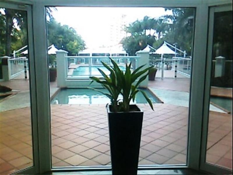 70/177 Old Burleigh Road, Broadbeach QLD 4218