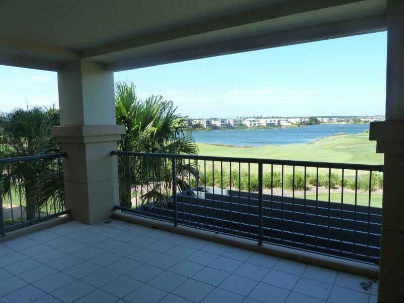 8409 Magnolia Drive East, Hope Island QLD 4212
