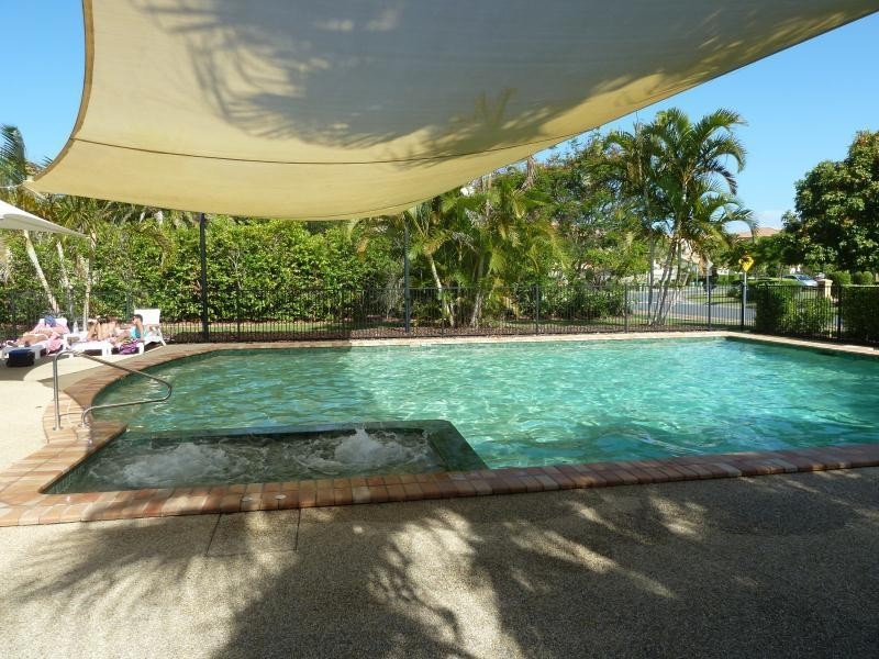 8409 Magnolia Drive East, Hope Island QLD 4212