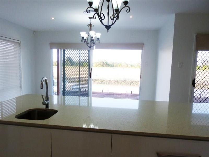 34 Harbourvue Court, Hope Island QLD 4212