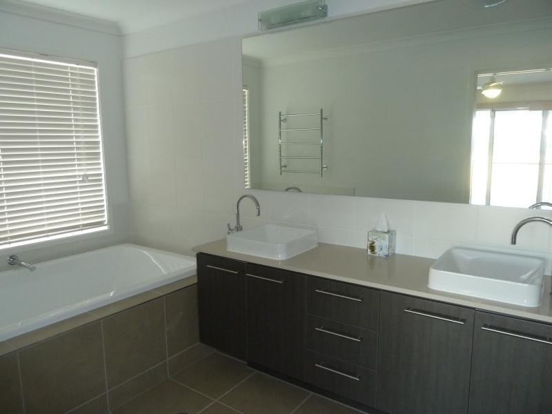 34 Harbourvue Court, Hope Island QLD 4212