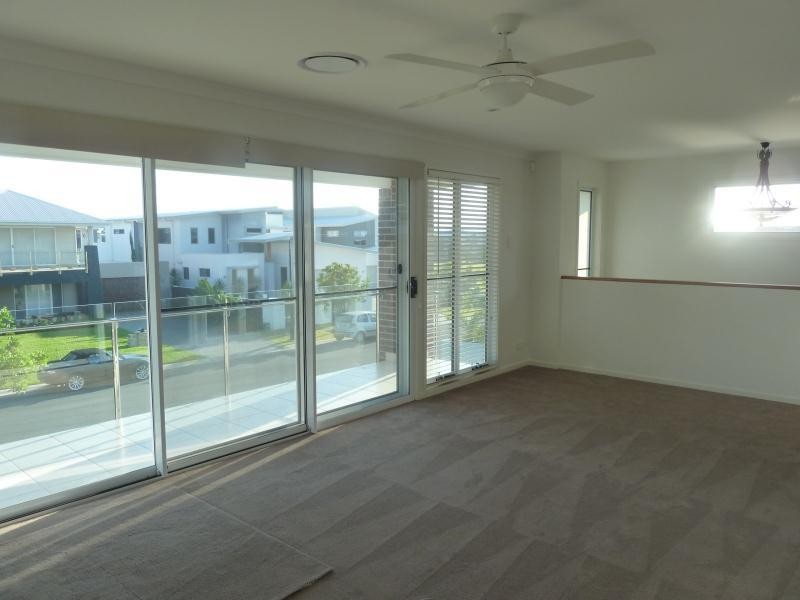 34 Harbourvue Court, Hope Island QLD 4212