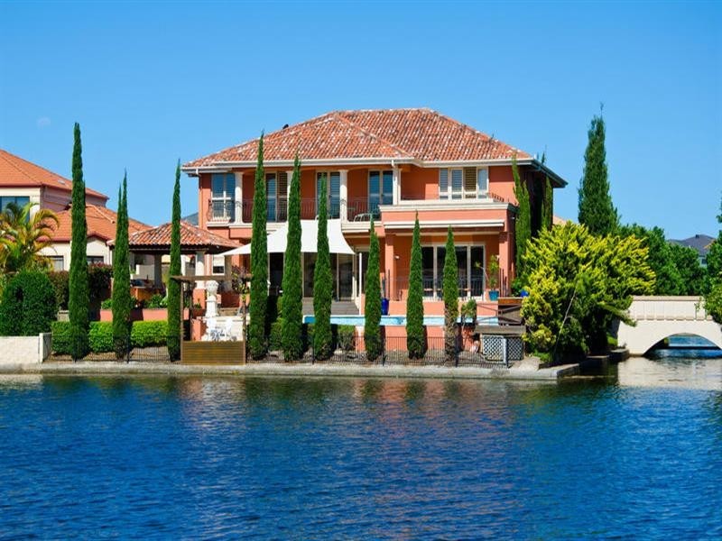 121 40 Cotlew Street East, Southport QLD 4215