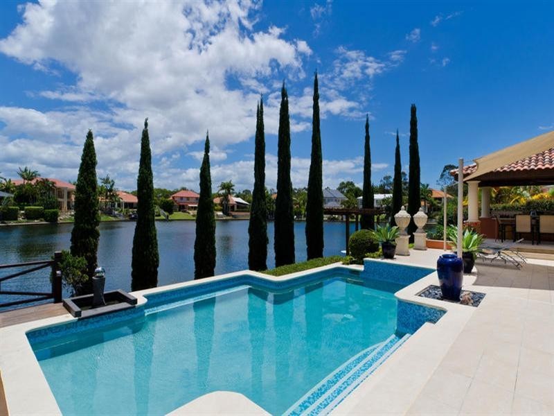 121 40 Cotlew Street East, Southport QLD 4215