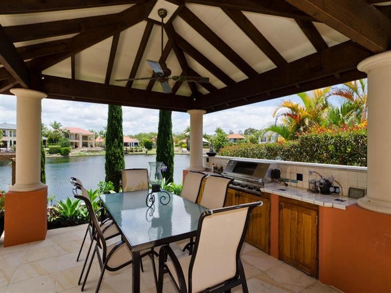 121 40 Cotlew Street East, Southport QLD 4215