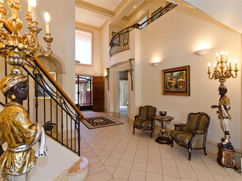 121 40 Cotlew Street East, Southport QLD 4215