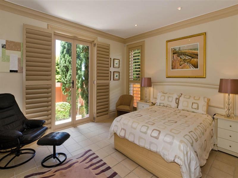 121 40 Cotlew Street East, Southport QLD 4215