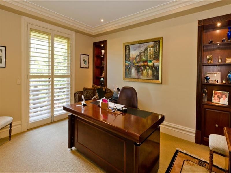 121 40 Cotlew Street East, Southport QLD 4215