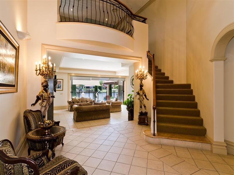 121 40 Cotlew Street East, Southport QLD 4215