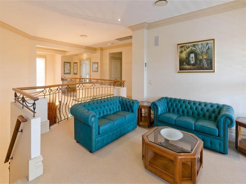 121 40 Cotlew Street East, Southport QLD 4215