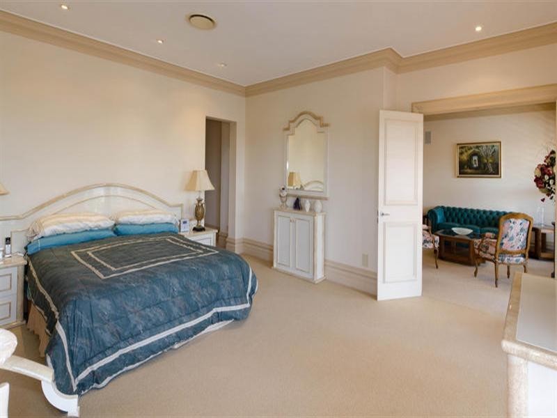 121 40 Cotlew Street East, Southport QLD 4215