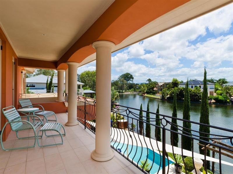 121 40 Cotlew Street East, Southport QLD 4215