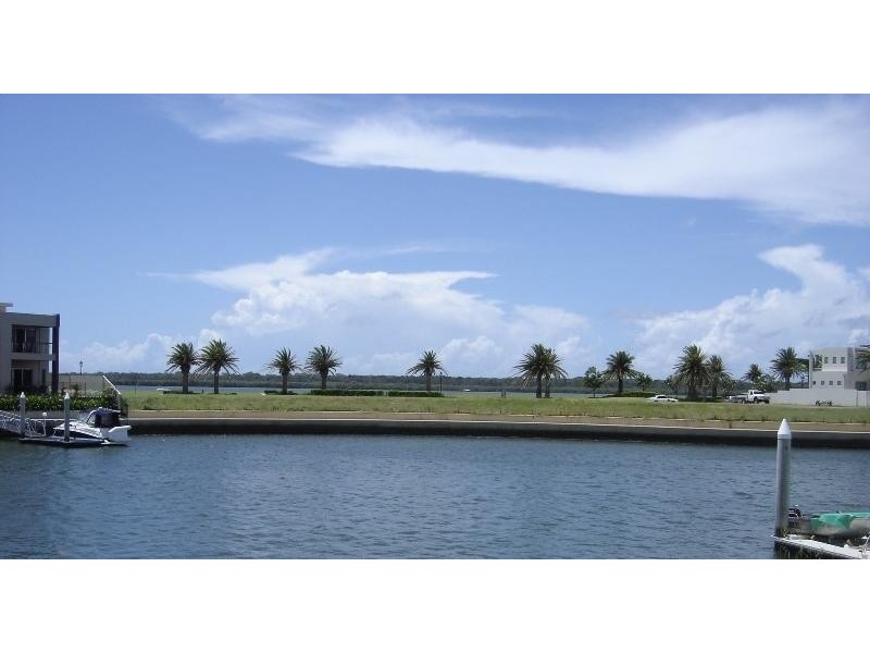 45 Knightsbridge Parade East, Paradise Point QLD 4216