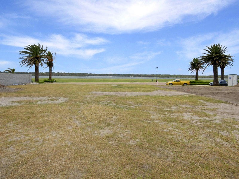 45 Knightsbridge Parade East, Paradise Point QLD 4216