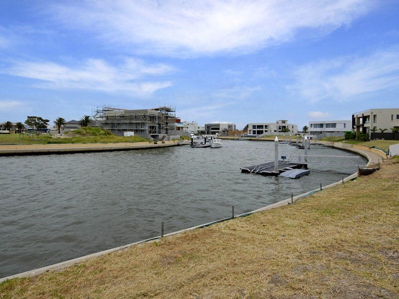 45 Knightsbridge Parade East, Paradise Point QLD 4216