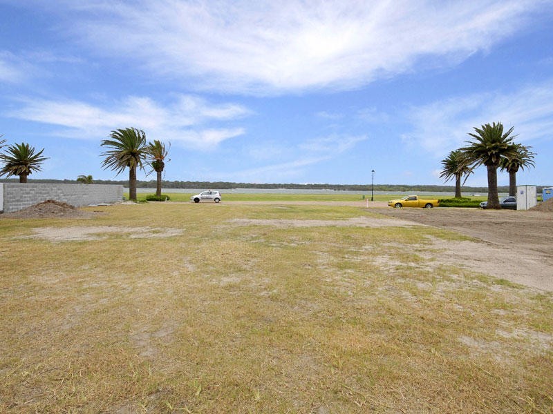 45 Knightsbridge Parade East, Paradise Point QLD 4216