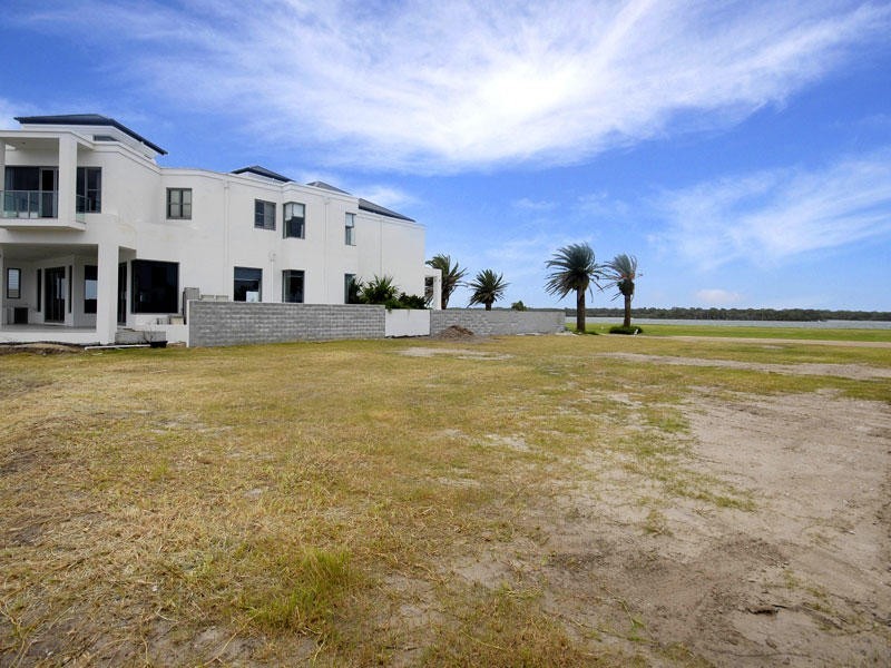 45 Knightsbridge Parade East, Paradise Point QLD 4216