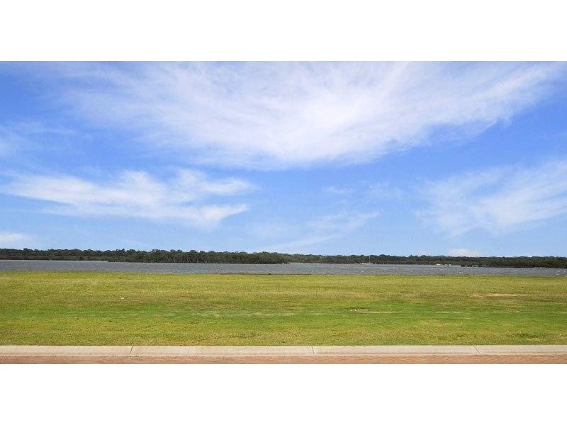 45 Knightsbridge Parade East, Paradise Point QLD 4216