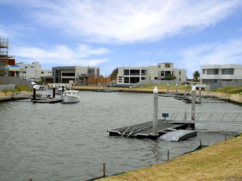 45 Knightsbridge Parade East, Paradise Point QLD 4216