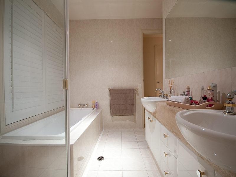 3188 Riverleigh Drive, Hope Island QLD 4212