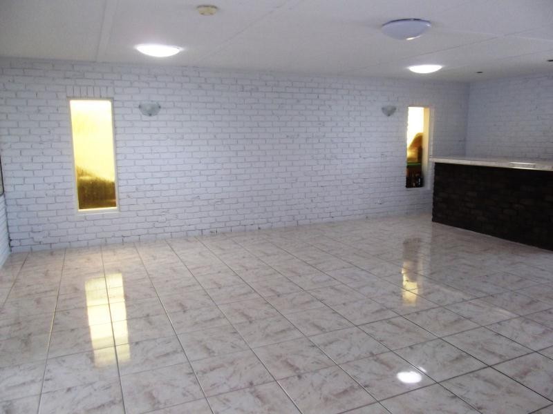 18 Collins Crescent, Benowa QLD 4217