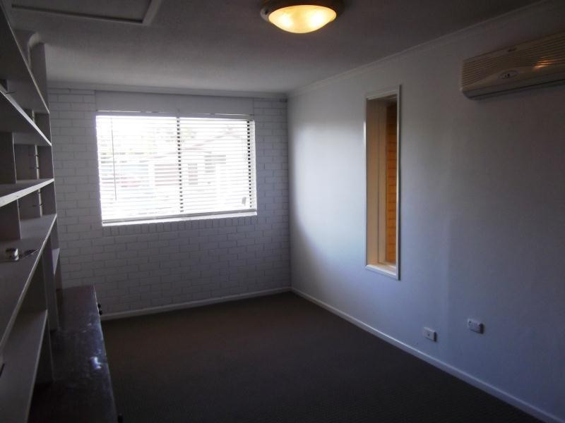 18 Collins Crescent, Benowa QLD 4217