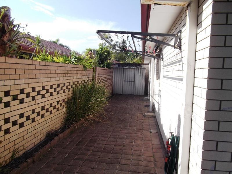 18 Collins Crescent, Benowa QLD 4217