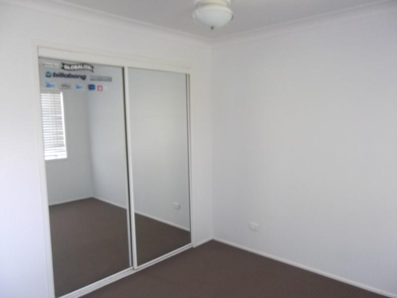 18 Collins Crescent, Benowa QLD 4217