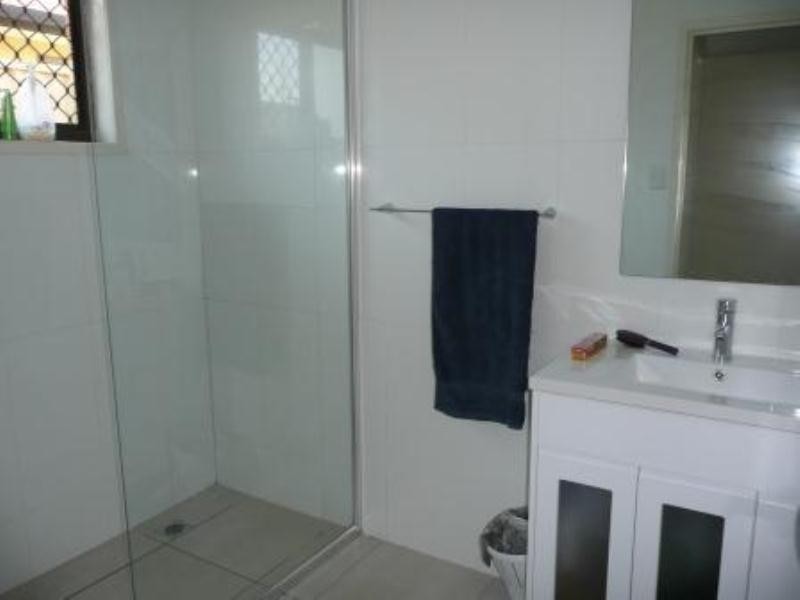 230 Government Road, Labrador QLD 4215