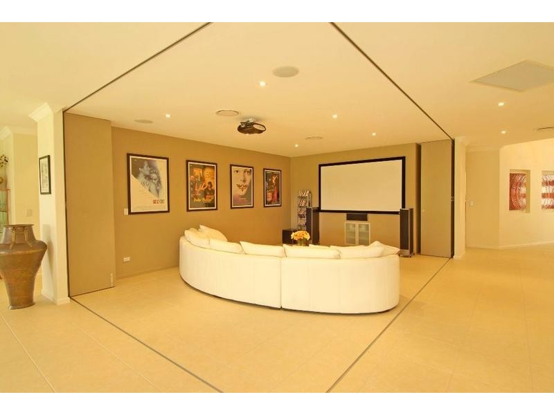 9 Bellara Street, Ashmore QLD 4214