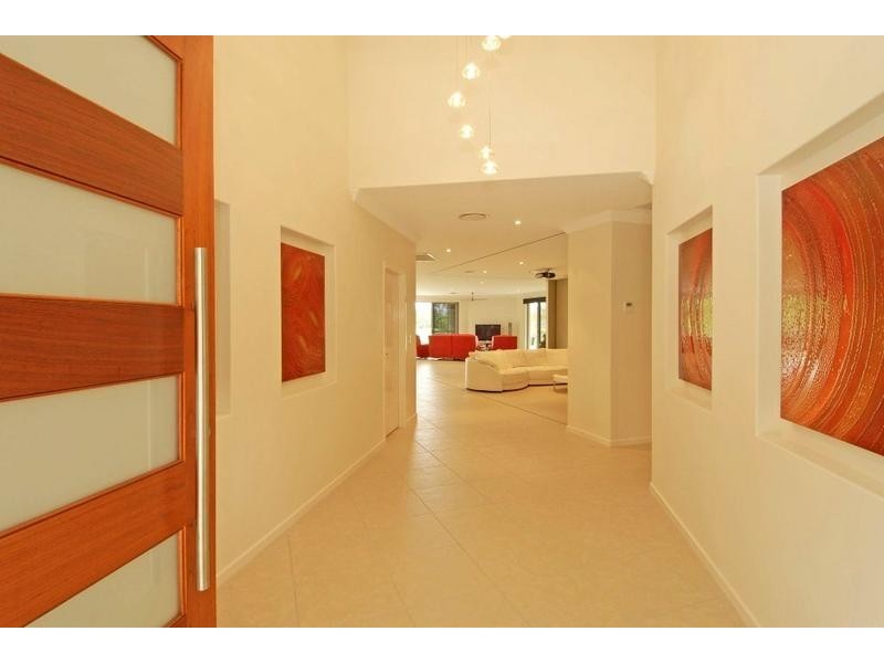 9 Bellara Street, Ashmore QLD 4214