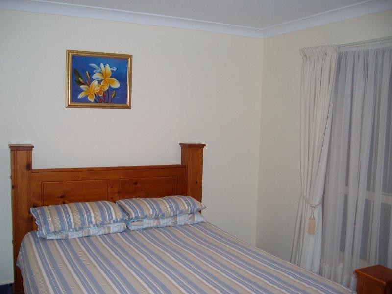 18 Mussau Court, Pacific Pines QLD 4211