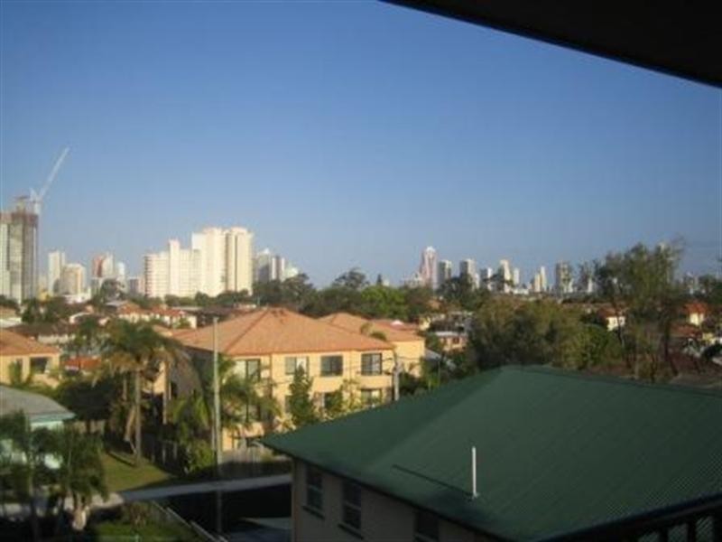 10/12 Gillian Lane, Southport QLD 4215