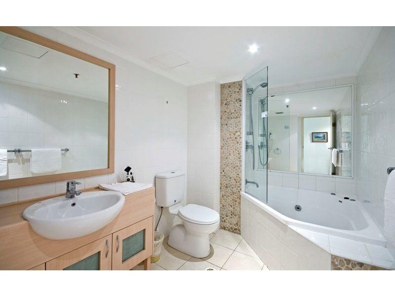 2B Aegean.Laycock Street, Surfers Paradise QLD 4217
