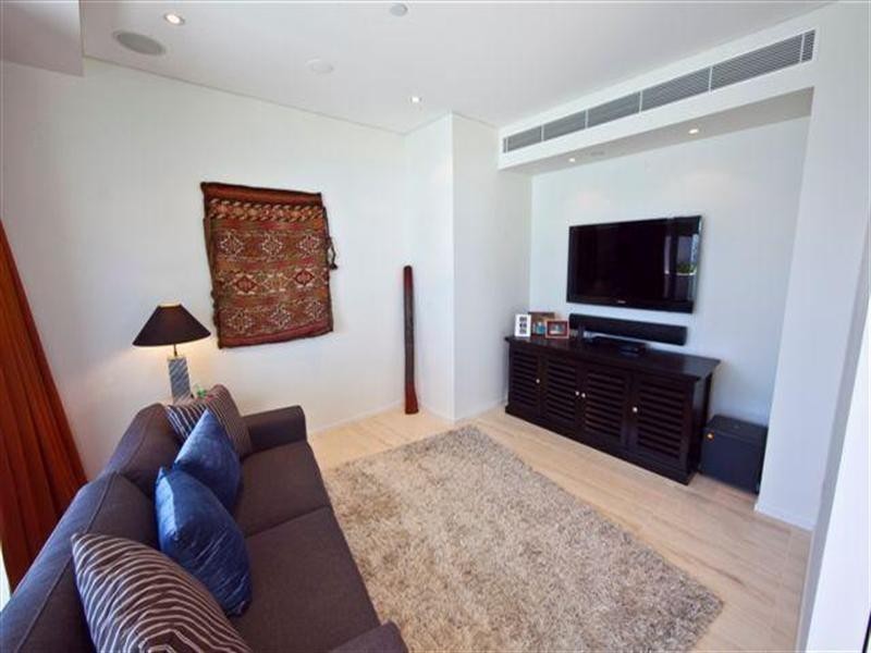 1 Douglas Street, Kirra QLD 4225