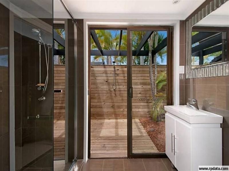 18 Argyle Crescent, Sorrento QLD 4217