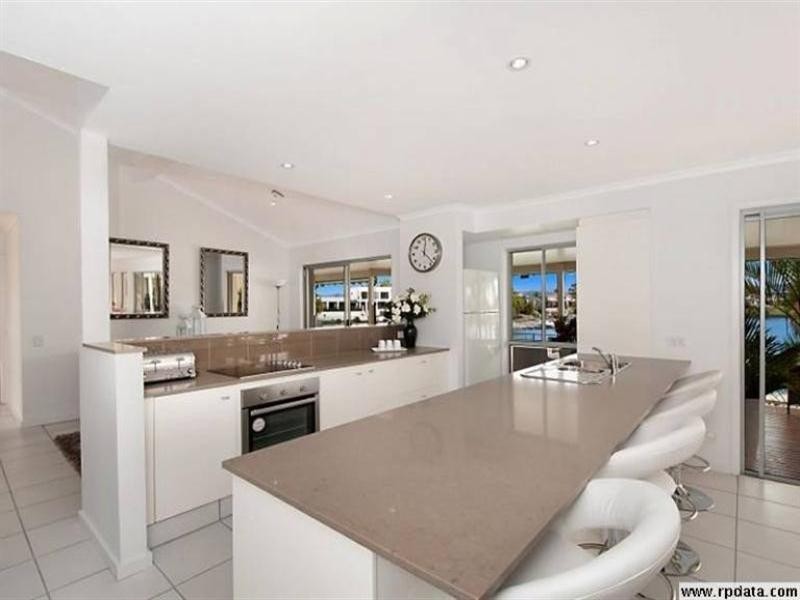 18 Argyle Crescent, Sorrento QLD 4217