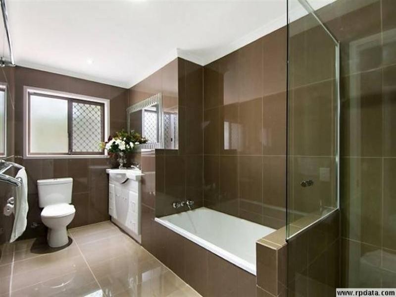 18 Argyle Crescent, Sorrento QLD 4217