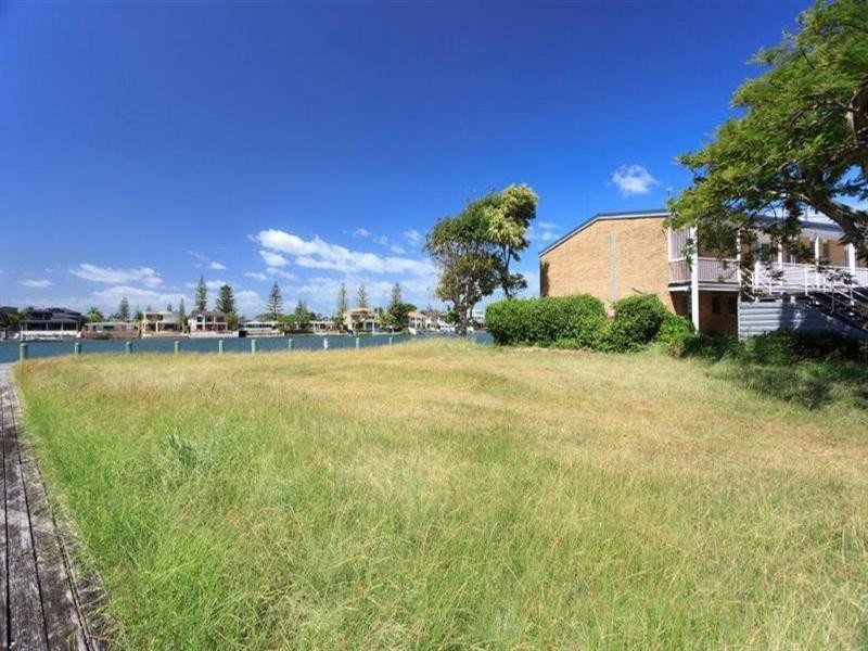 2 Holborow Close, Surfers Paradise QLD 4217