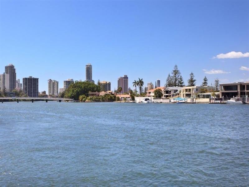 2 Holborow Close, Surfers Paradise QLD 4217