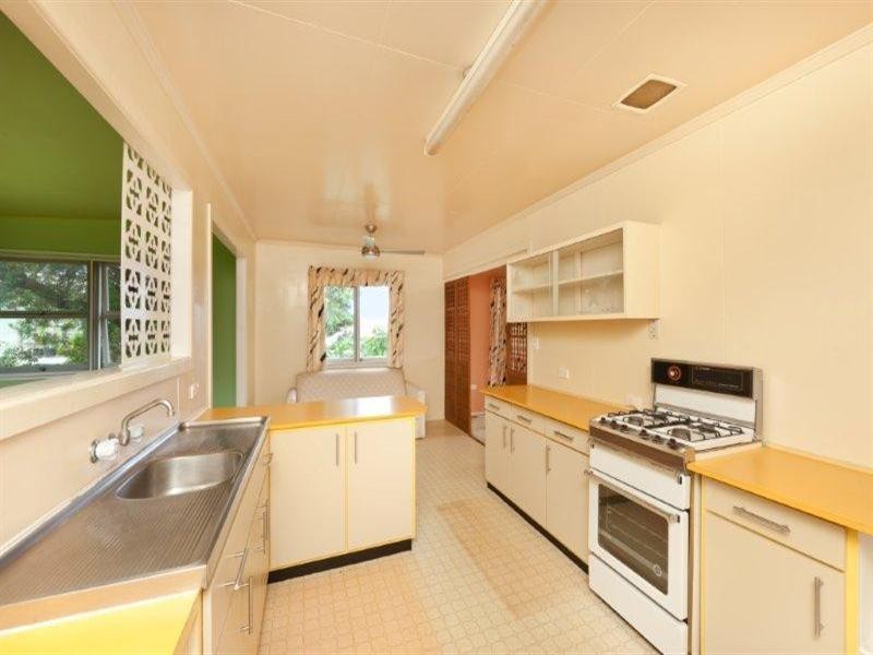 3 Saltash Street, Labrador QLD 4215